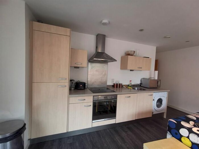2 Bedroom Flat To Rent In Waterfront Walk, Birmingham, B1