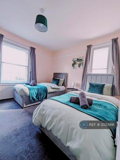 5 Bedroom Semi-Detached House To Rent In Windsor Road, Maidenhead, SL6