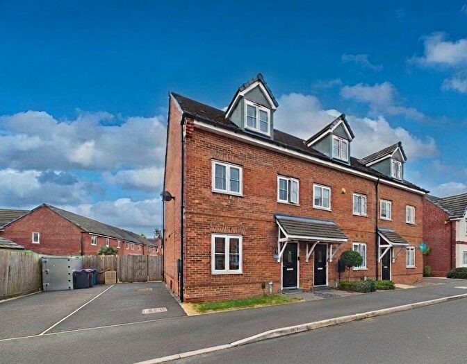 3 Bedroom End Of Terrace House For Sale In Horseley Avenue Worsley Manchester, M28