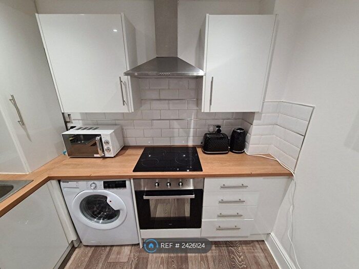 1 Bedroom Flat To Rent In Hillside Road, Chatham, ME4