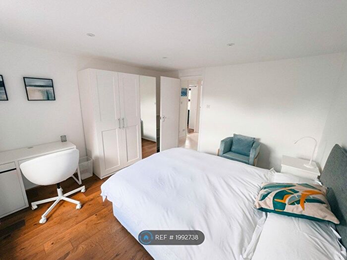 2 Bedroom Flat To Rent In Commercial Road, Exeter, EX2