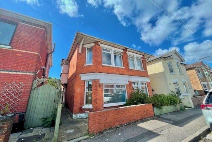 4 Bedroom Semi-Detached House To Rent In Wheaton Road, Bournemouth, BH7