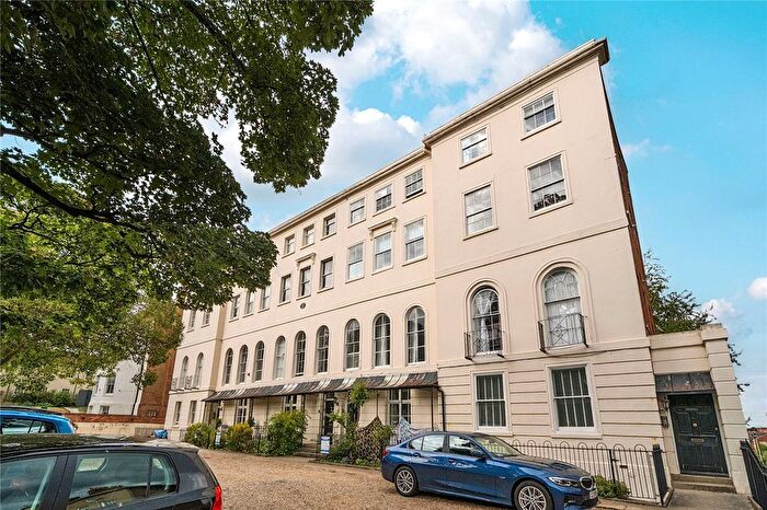2 Bedroom Flat To Rent In Castle Hill, Reading, Berkshire, RG1