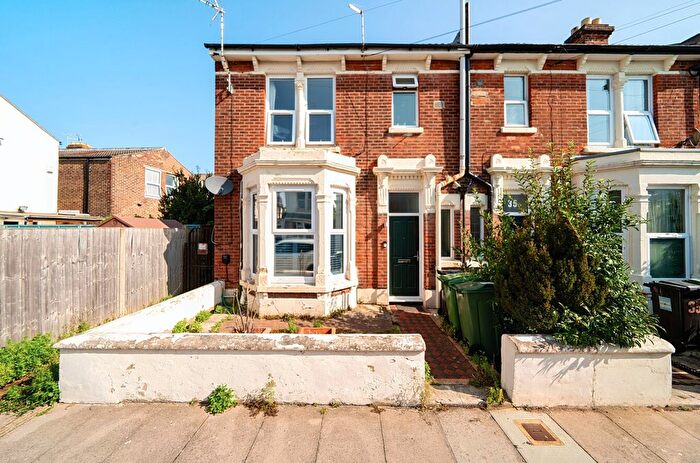 2 Bedroom Flat For Sale In Northcote Road, Southsea, Hampshire, PO4