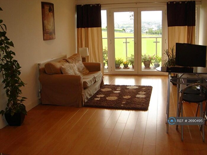 2 Bedroom Flat To Rent In Northfield Court, Sheffield, S10