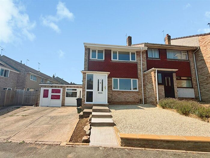 3 Bedroom End Of Terrace House To Rent In Lays Drive, Keynsham, Bristol, BS31