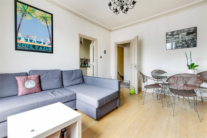 1 Bedroom Flat To Rent In Kempsford Gardens, Earls Court, SW5