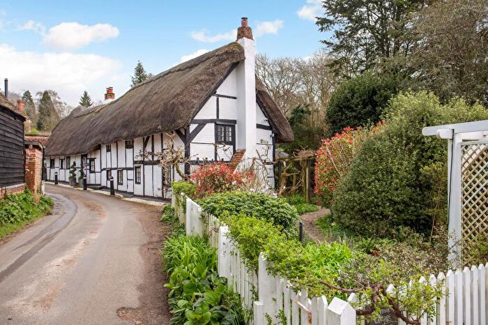 4 Bedroom Detached House For Sale In Alleyns Lane, Cookham, Maidenhead, Berkshire, SL6