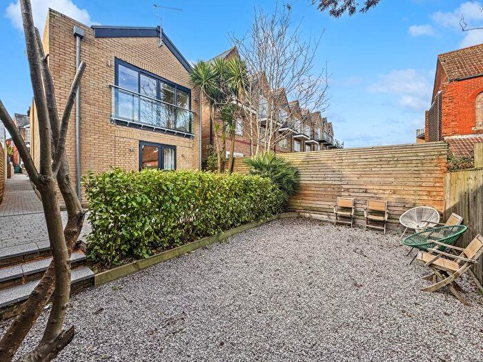 3 Bedroom Detached House To Rent In Westhill Road, Cowes, PO31