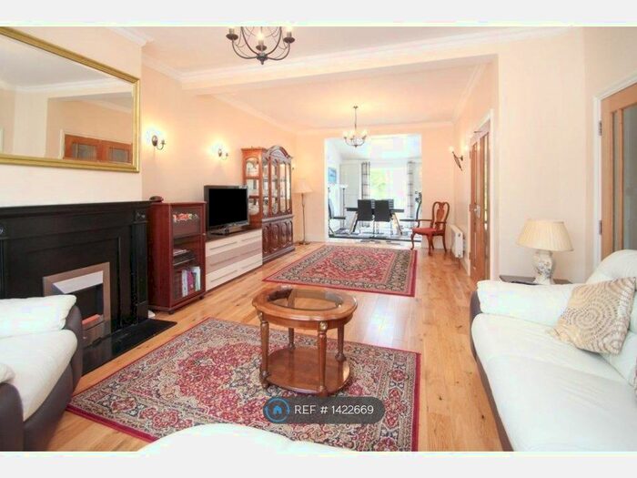 4 Bedroom Terraced House To Rent In Martley Drive, Gants Hill, IG2