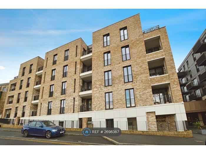 2 Bedroom Flat To Rent In Fellow House, London, NW7