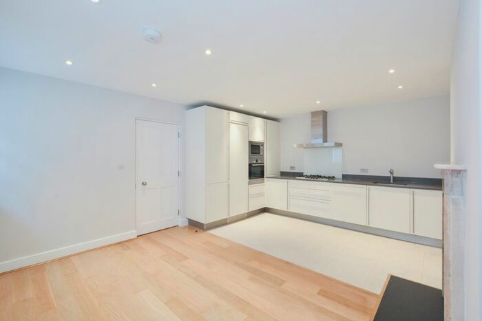2 Bedroom Flat To Rent In Gloucester Place, London, W1U