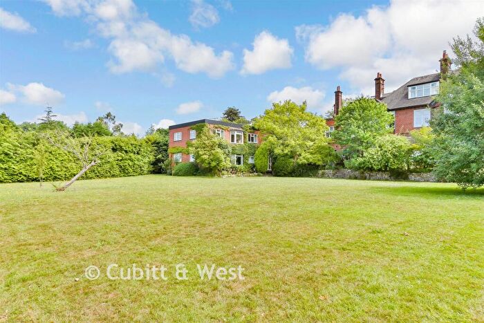 3 Bedroom Flat For Sale In Wrayfield Avenue, Reigate, Surrey, RH2