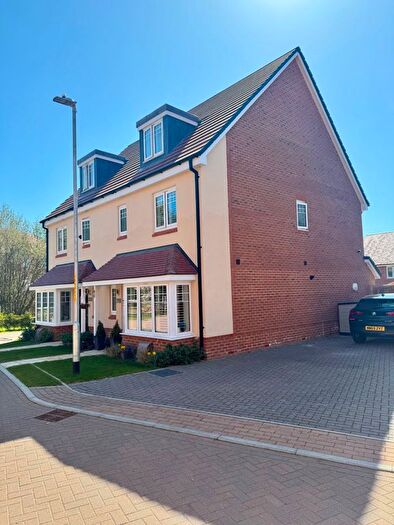 4 Bedroom Semi-Detached House To Rent In Moss Road, Edenbridge, TN8