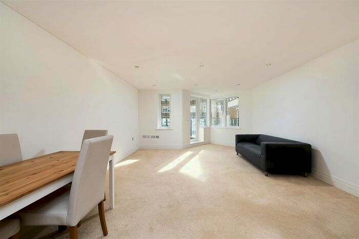 1 Bedroom Flat To Rent In Strand Drive, Kew, Richmond, TW9