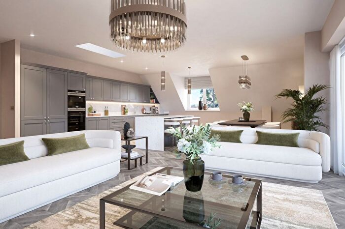 3 Bedroom Flat For Sale In Kings Drive, Midhurst, GU29