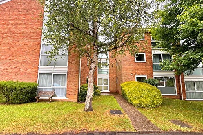 2 Bedroom Flat To Rent In Fairview Gardens, Farnham, Surrey, GU9