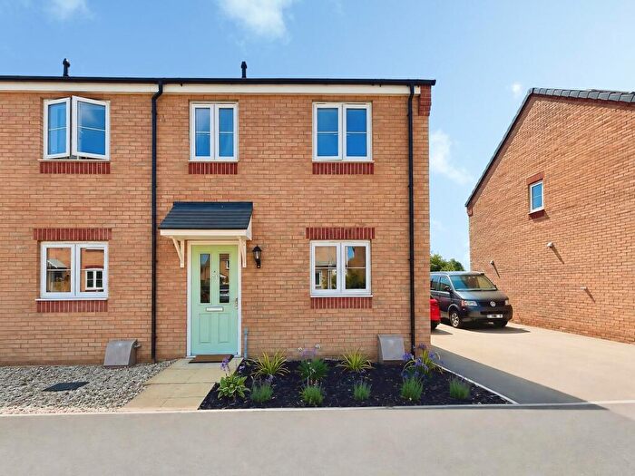 3 Bedroom Semi-Detached House For Sale In Harrier Way, Market Deeping, PE6