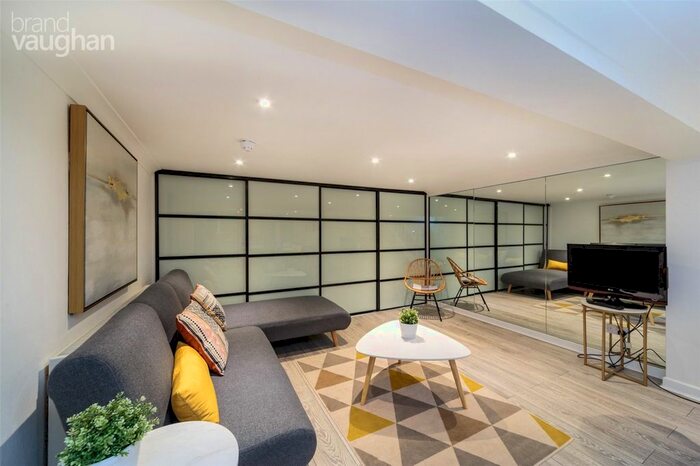 2 Bedroom Flat To Rent In St James Street, Brighton, BN2