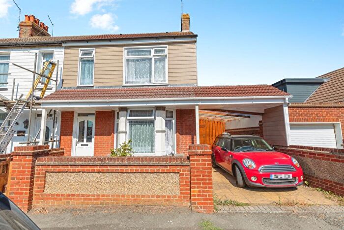 3 Bedroom End Of Terrace House For Sale In Glebe Road, Gillingham, ME7