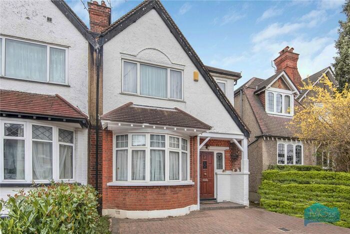 3 Bedroom Semi-Detached House To Rent In Cavendish Avenue, London, N3