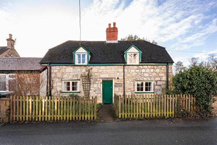 3 Bedroom Cottage To Rent In Church Place, Freshwater, PO40