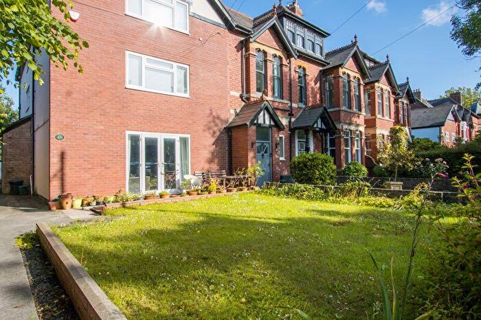 2 Bedroom Flat For Sale In Victoria Road, Penarth, CF64