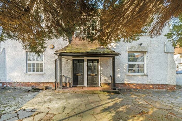 4 Bedroom Flat To Rent In St. Cuthberts Road, Cricklewood, NW2