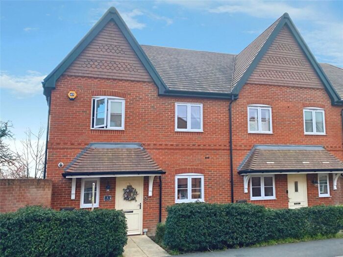 3 Bedroom End Of Terrace House For Sale In Hazylwood, Wokingham, Berkshire, RG40