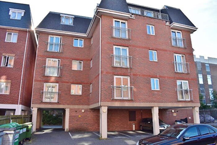 2 Bedroom Flat To Rent In The Quarterdeck, Vectis Way, Cosham, Portsmouth, PO6