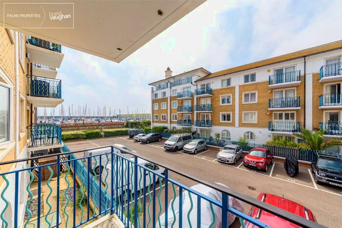 2 Bedroom Flat To Rent In Merton Court, The Strand, Brighton, BN2