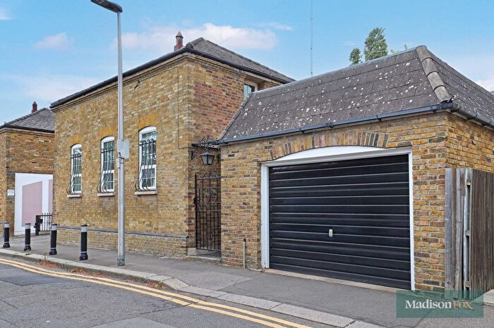 3 Bedroom Detached House For Sale In Mews Place, Woodford Green, IG8