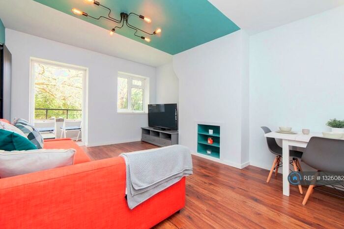 2 Bedroom Flat To Rent In Tyrell House, Beckenham, BR3