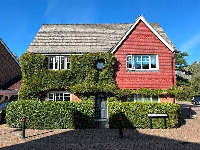 4 Bedroom Detached House For Sale In Elphage Road, Fleet, Hampshire, GU51