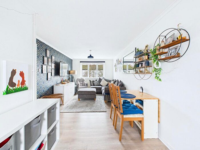 2 Bedroom Apartment For Sale In Barnes Close, St. Neots, PE19