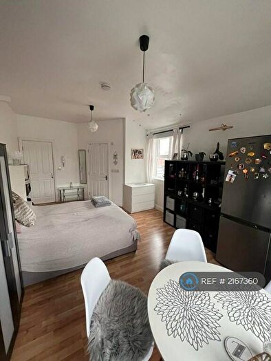 Studio To Rent In Woodgate, Leicester, LE3