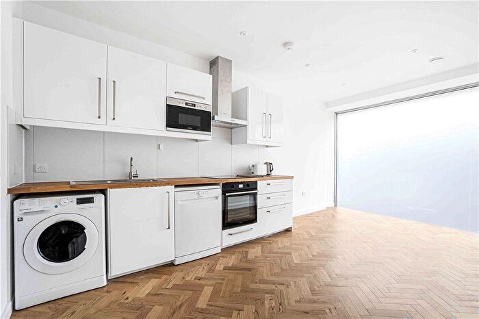 2 Bedroom Flat To Rent In West Hill, Wandsworth, SW18