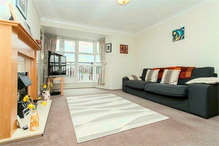 2 Bedroom Flat To Rent In Wadham Avenue, Walthamstow, London, E17