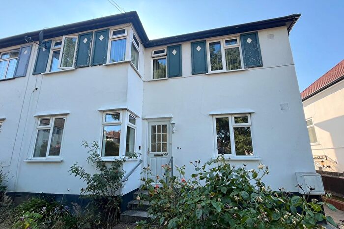 2 Bedroom Flat For Sale In Abbey Road, Selsdon, South Croydon, CR2