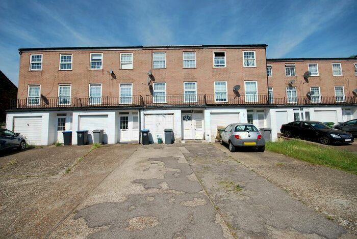 4 Bedroom Town House To Rent In Aspen Drive, Wembley, Middlesex, HA0