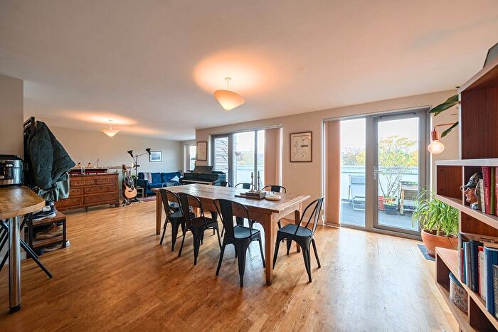 2 Bedroom Flat For Sale In Holloway Road, Holloway, London, N7
