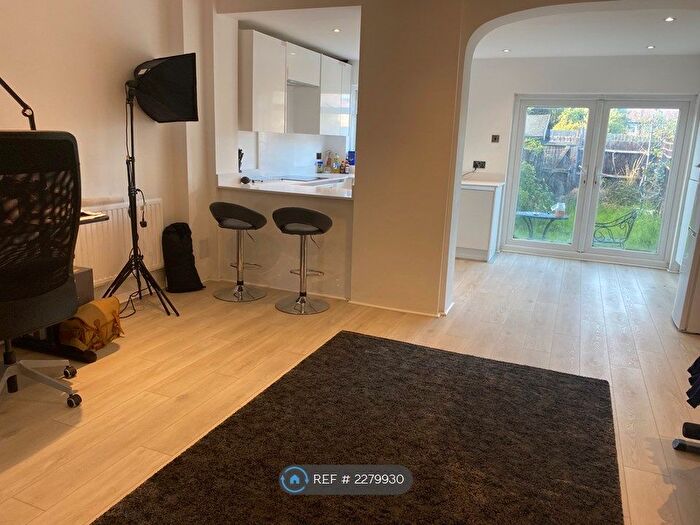 3 Bedroom Terraced House To Rent In Winsford Road, London, SE6