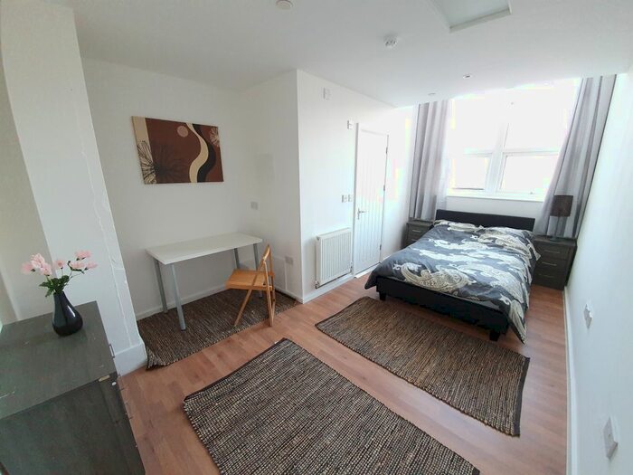 Studio To Rent In Lower High Street, Wednesbury, WS10