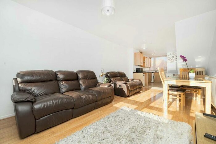 2 Bedroom Flat To Rent In Berger Road, London, E9