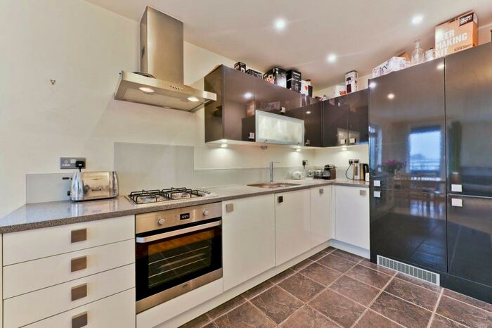 2 Bedroom Flat To Rent In The Graphite Apartments, Provost Street, London, N1