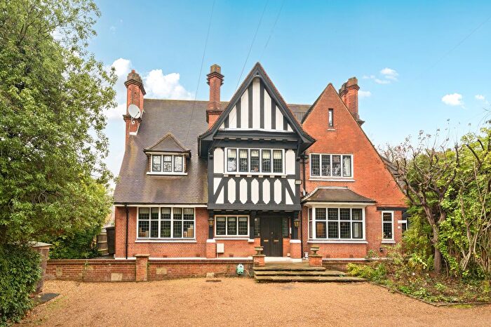 2 Bedroom Flat For Sale In Frithwood Avenue, Northwood, HA6