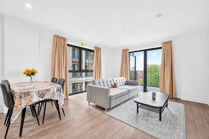 2 Bedroom Property To Rent In Azure Apartments, Dragonfly Walk, N4