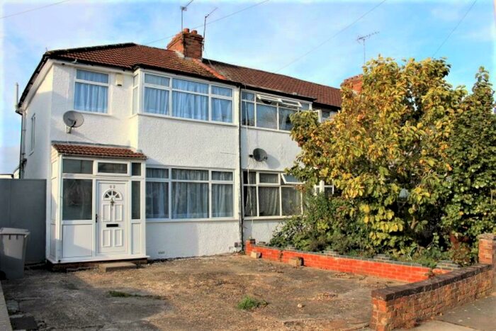 4 Bedroom Semi-Detached House To Rent In De-havilland Road, Edgware, Middlesex, HA8