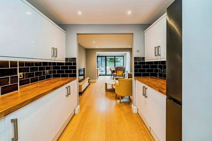 3 Bedroom Town House For Sale In Copse Close, Slough, SL1