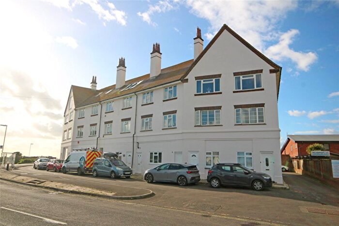 1 Bedroom Flat For Sale In Cliff Crescent, Marine Drive, Barton On Sea, New Milton, BH25